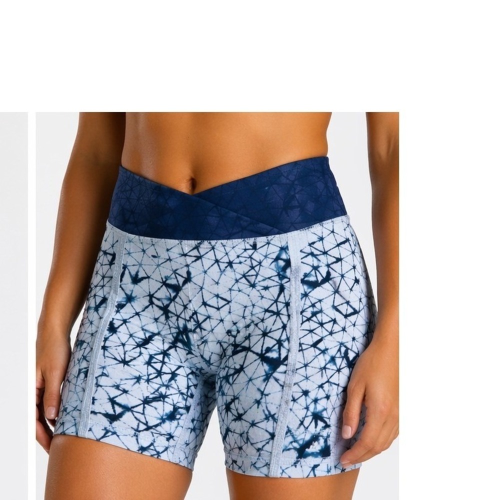 Lululemon Women Biker Shorts Blue Print High Rise Athletic XS S Fit Stretch Yoga